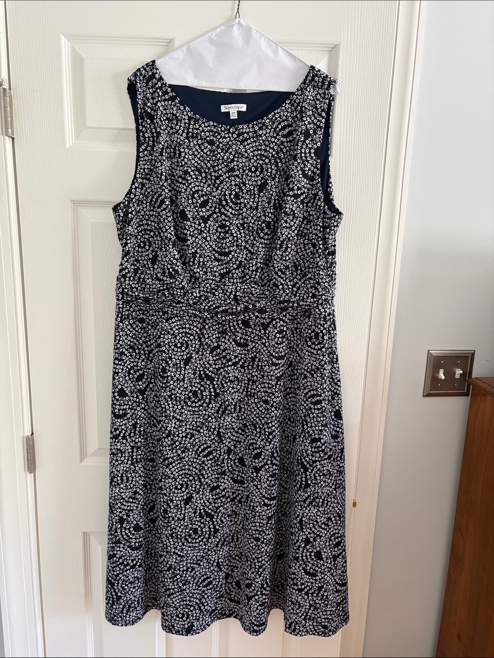 NorthStyle Navy and White Sleeveless Patterned Midi Dress